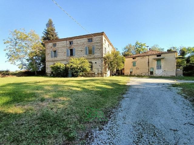 Rustico in vendita a Colli al Metauro, Marche