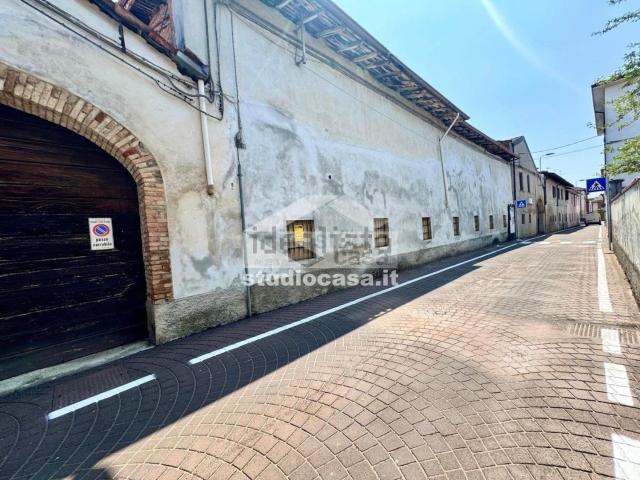 Rustico in vendita a Misano di Gera d'Adda, Bergamo