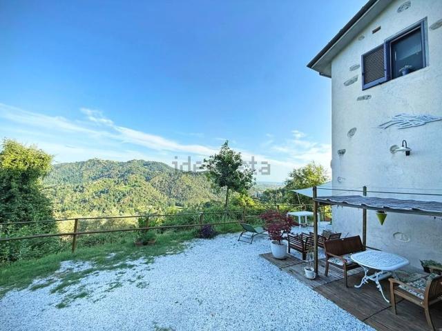 Rustico in vendita a Montebello, Camaiore