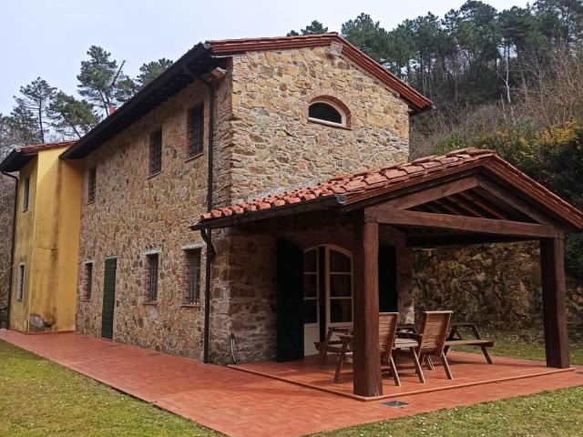Rustico in vendita a Migliano, Camaiore