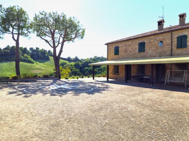 Rustico in vendita a Sant'Andrea in Villis, Marche