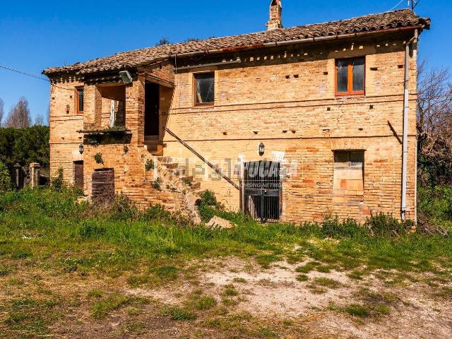 Rustico in vendita a Contrada Grazie, Marche