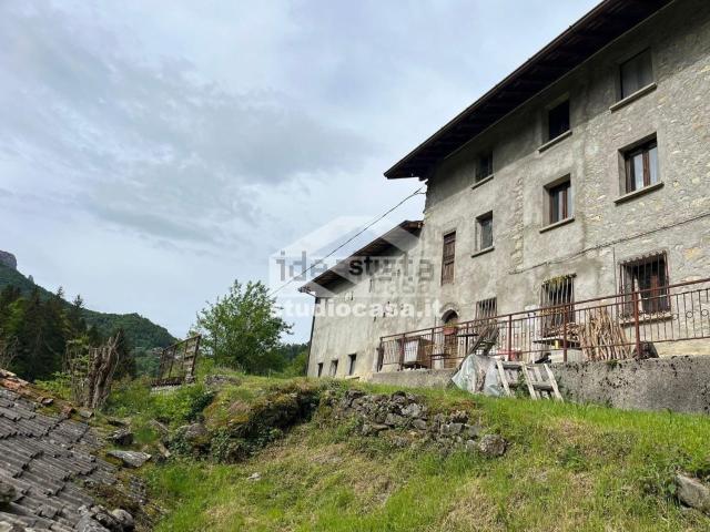 Rustico in vendita a Comunità Montana della Valle Brembana, Zambla Bassa