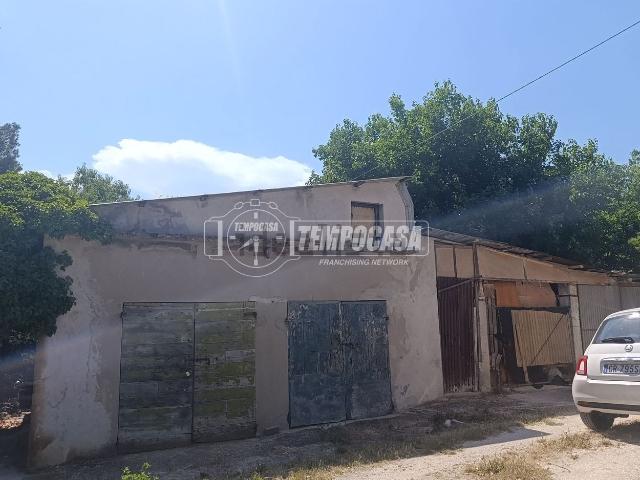 Rustico in vendita a Santa Lucia, Jesi