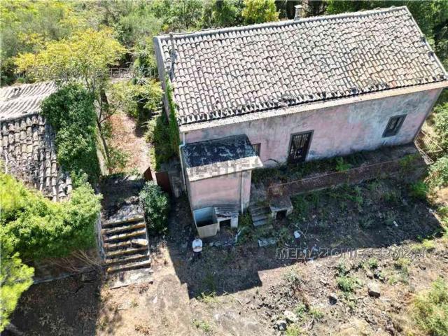 Rustico in vendita a Piedimonte Etneo, Catania