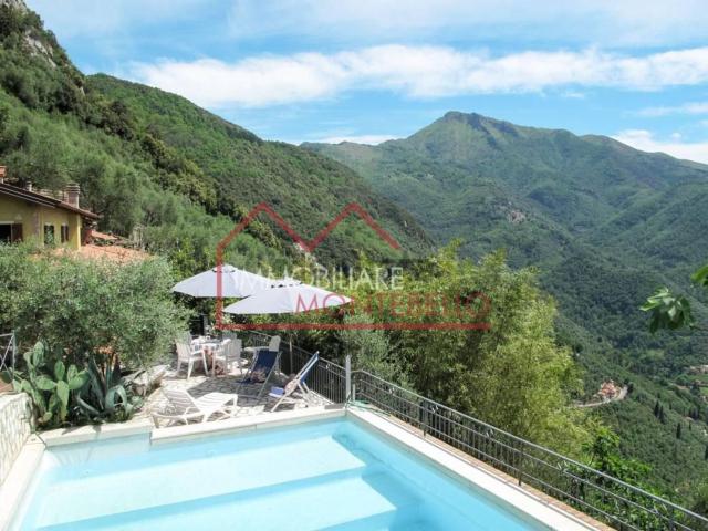 Rustico in vendita a Montebello, Camaiore