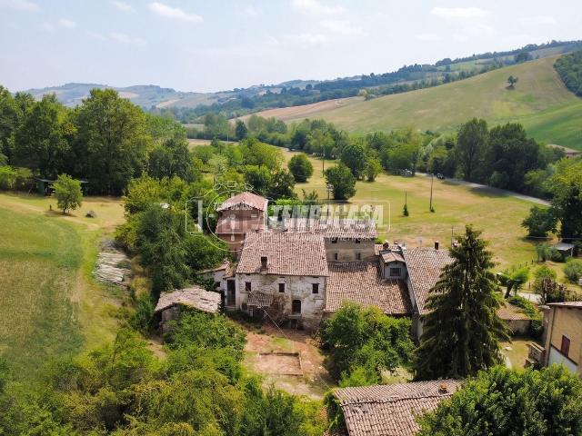 Rustico in vendita a Levizzano Rangone, Castelvetro di Modena