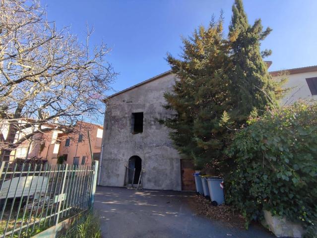 Rustico in vendita a Zona Industriale S. Eraclio, Foligno