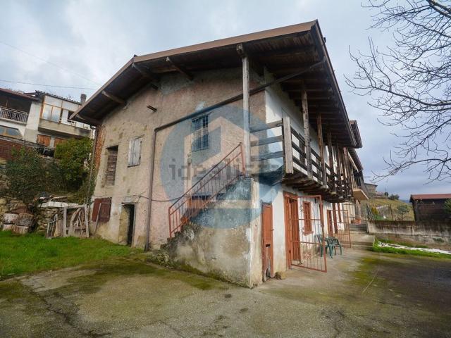 Rustico in vendita a Adrara San Martino, Lombardia