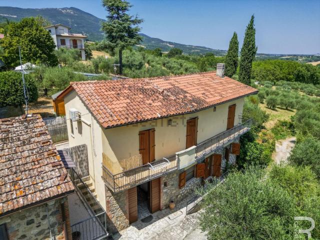 Rustico in vendita a Cetona, Toscana