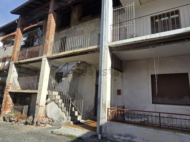 Rustico in vendita a Sangiano, Varese
