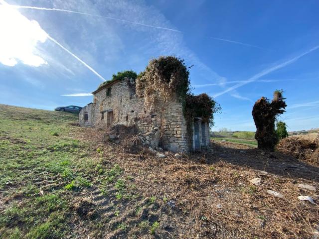 Rustico in vendita a Monte Rinaldo, Fermo