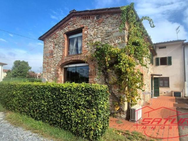 Rustico in vendita a Capannori, Toscana