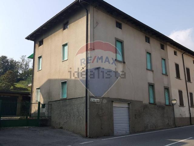 Rustico in vendita a Barzana, Lombardia