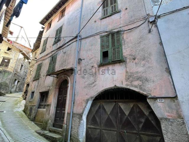 Rustico in vendita a Pornassio, Liguria