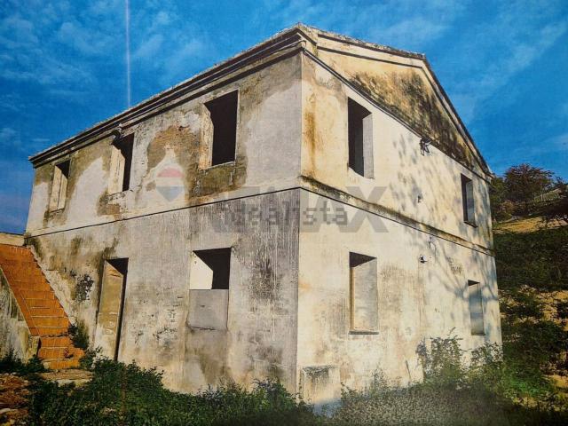 Rustico in vendita a Zona Industriale San Leopardo, Recanati