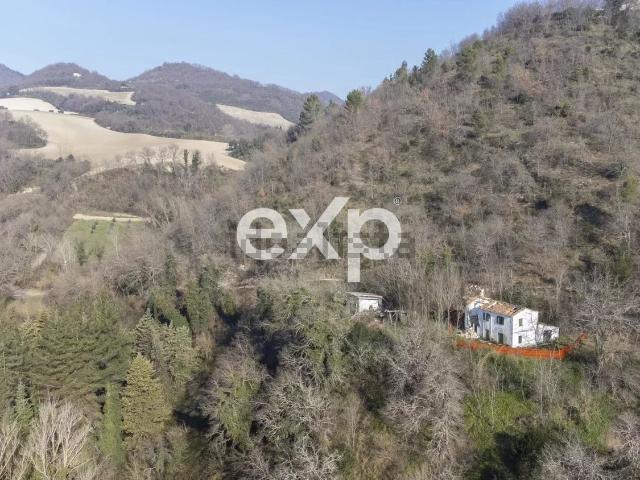 Rustico in vendita a Colli al Metauro, Marche