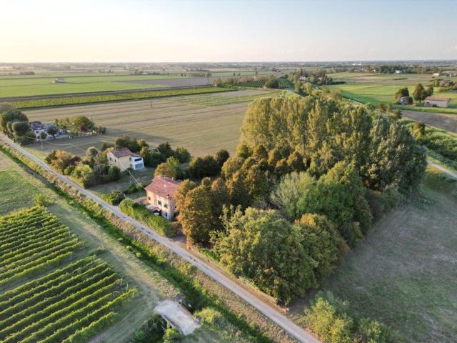 Rustico in vendita a Cadelbosco di Sopra