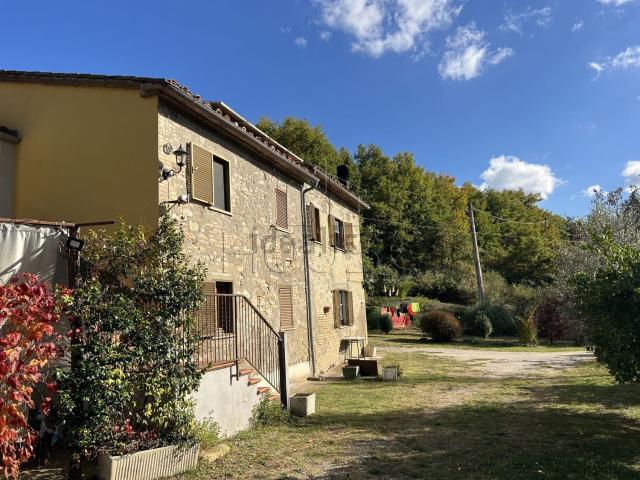 Rustico in vendita a Umbertide, Umbria