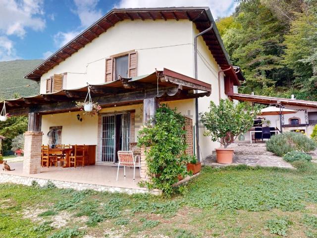 Rustico in vendita a Greccio, Lazio