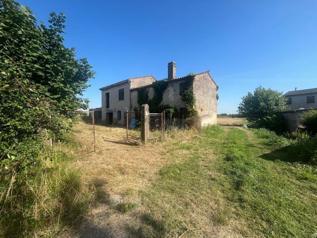 Rustico in vendita a Legnago, Veneto