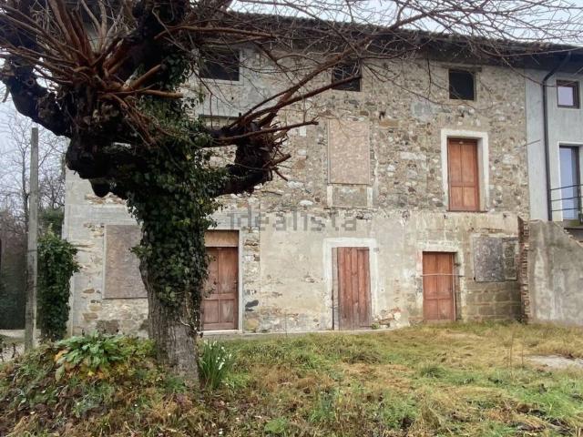 Rustico in vendita a Moruzzo, Friuli-Venezia Giulia