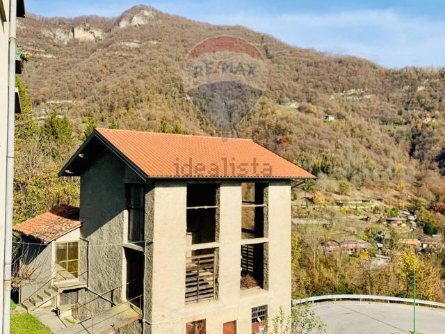 Rustico in vendita a Sant'omobono Imagna, Lombardia