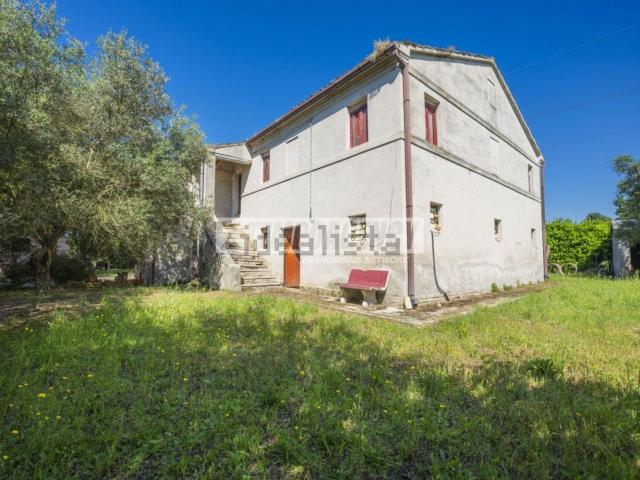 Rustico in vendita a Montecosaro Scalo, Montecosaro