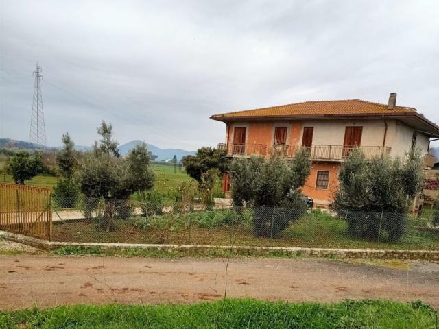 Rustico in vendita a Priverno, Lazio
