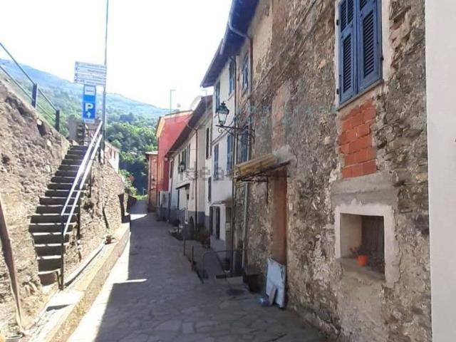 Rustico in vendita a Pornassio, Liguria
