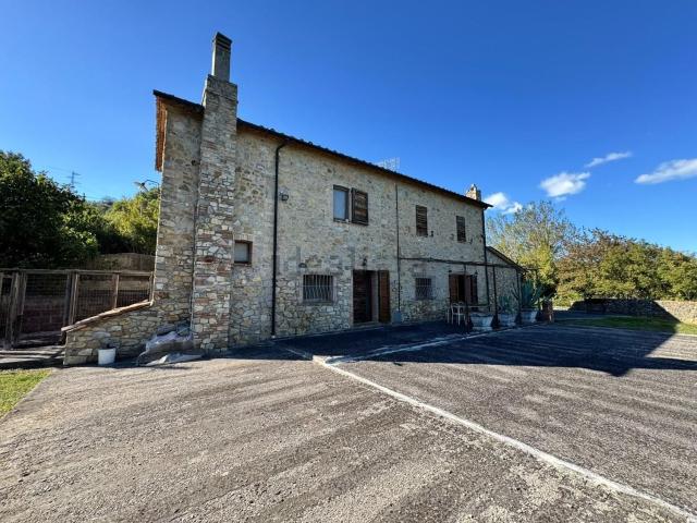 Rustico in vendita a Castelnuovo Val Di Cecina, Toscana