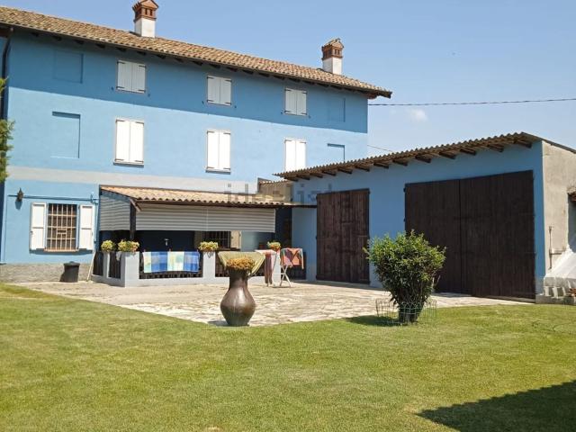 Rustico in vendita a Pieve Porto Morone, Lombardia