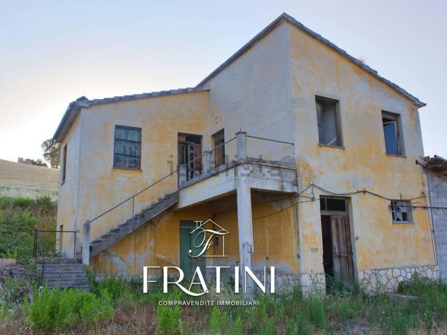 Rustico in vendita a Bellante, Abruzzo