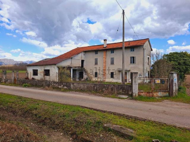 Rustico in vendita a Vivaro, Friuli-Venezia Giulia