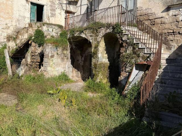 Rustico in vendita a Francolise, Campania