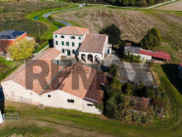 Rustico in vendita a Pernumia, Padova