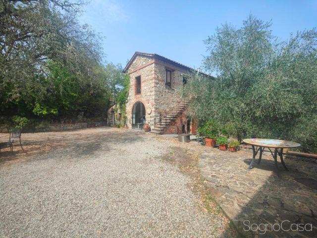 Rustico in vendita a Radda in Chianti, Siena