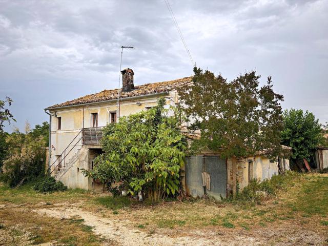 Rustico in vendita a Montefiore, Marche