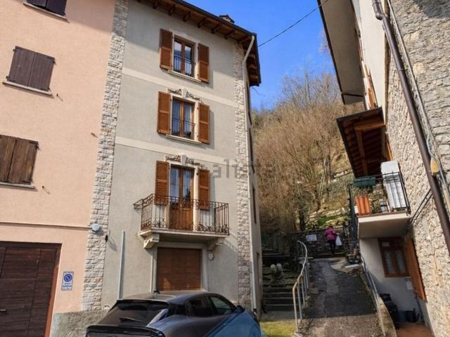 Rustico in vendita a Brembilla, Val Brembilla