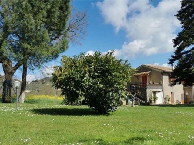 Rustico in vendita a Magione, Umbria