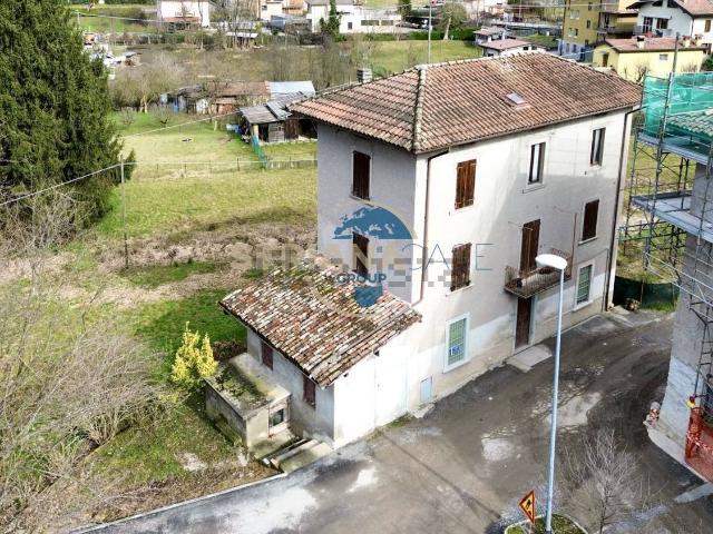 Rustico in vendita a Albino, Lombardia