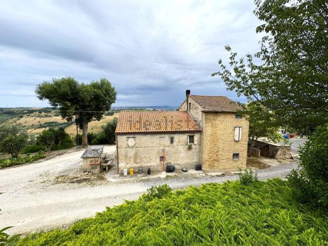 Rustico in vendita a Fosse, Marche