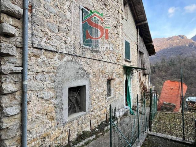 Rustico in vendita a Comunità Montana della Valle Brembana, Zogno