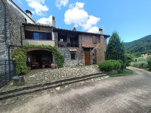 Rustico in vendita a San Polo In Chianti, Toscana