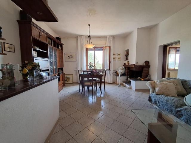 Rustico in vendita a Crespina Lorenzana, Cenaia