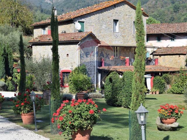 Rustico in vendita a Unione dei comuni Media Valle del Serchio, Bagni Di Lucca Villa