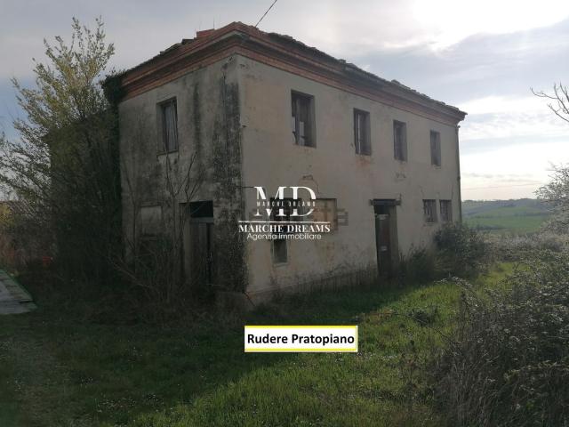 Rustico in vendita a Strada, Marche