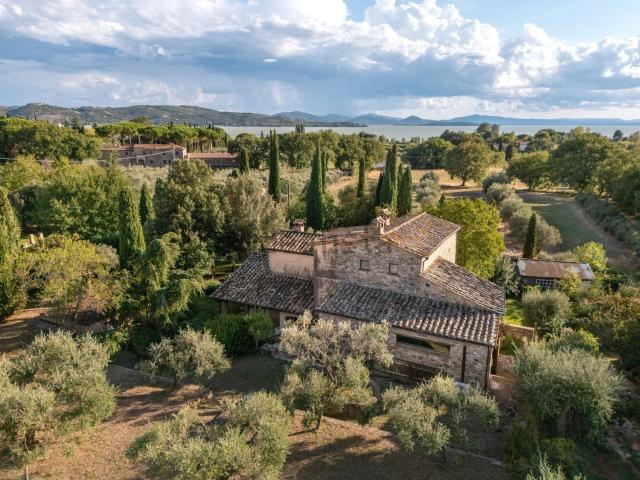 Rustico in vendita a Passignano Sul Trasimeno, Umbria
