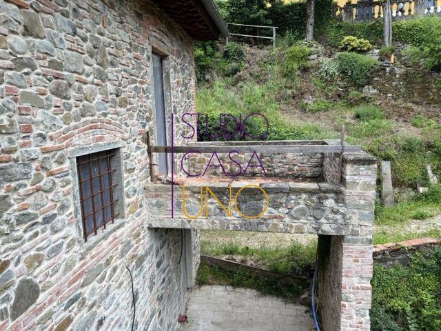 Rustico in vendita a Noferi-Lavatoio, Montevarchi