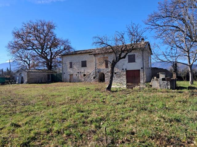Rustico in vendita a Unione dei Comuni della Val Vibrata, Marche